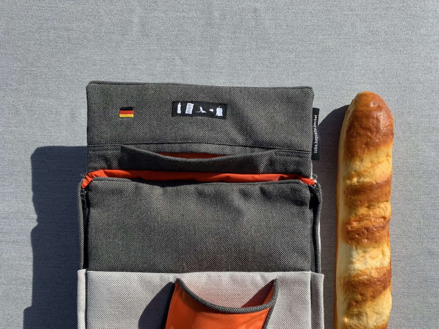suba.baguette.pocket.silvergrey mit offener Klappe
