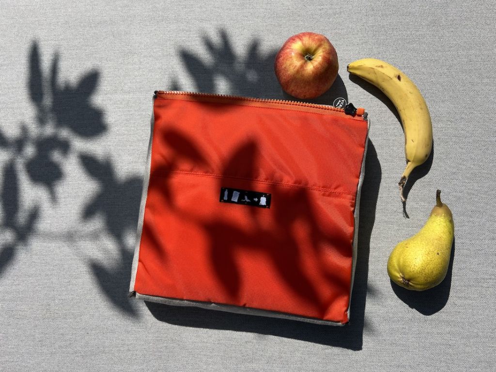 Rückseite der suba.store.pocket mit Müllbeutelfach