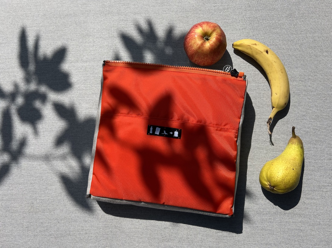 Rückseite der suba.store.pocket mit Müllbeutelfach