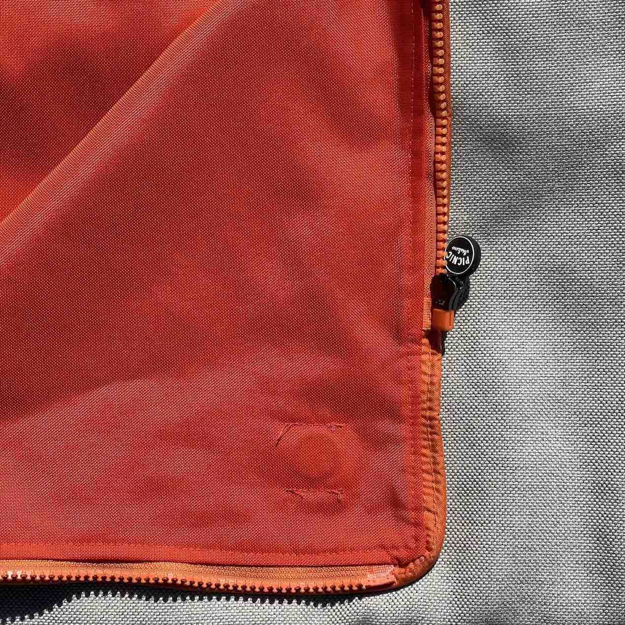 suba.blanket underside with sewn-in magnet detail