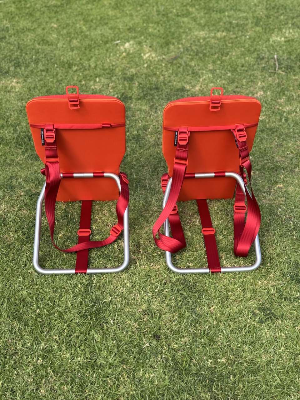 suba.backrest two units rear view single crossbody strap and dual backpack straps on grass sunlit outdoor setting ☀️🌿