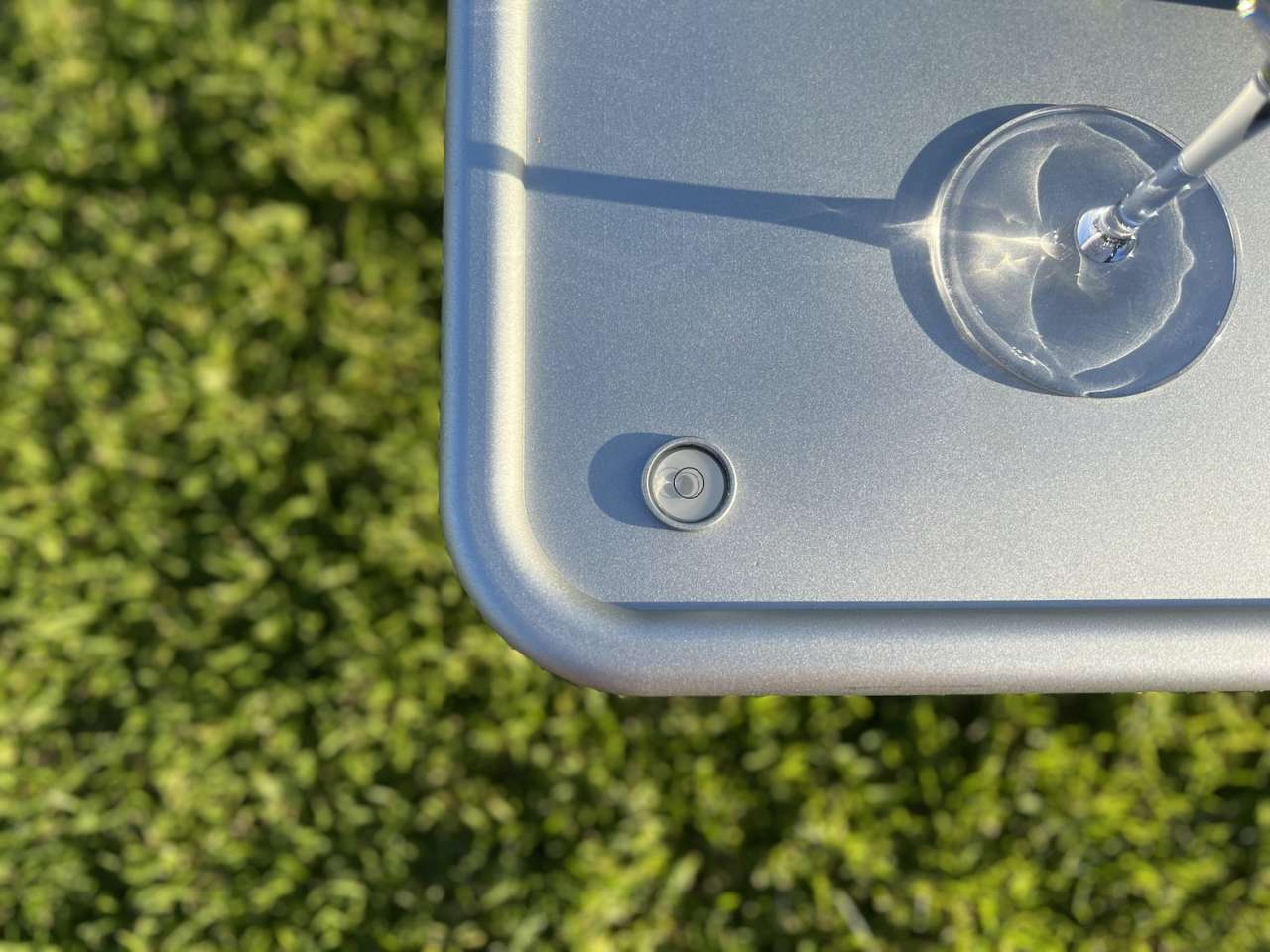 suba.littlebutler.11 Nahaufnahme der Wasserwaage