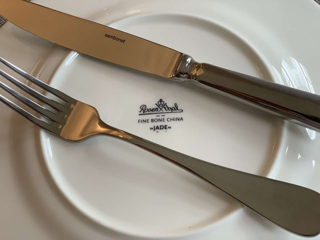 Rosenthal-Teller Fine Bone China Porzellan mit Besteck